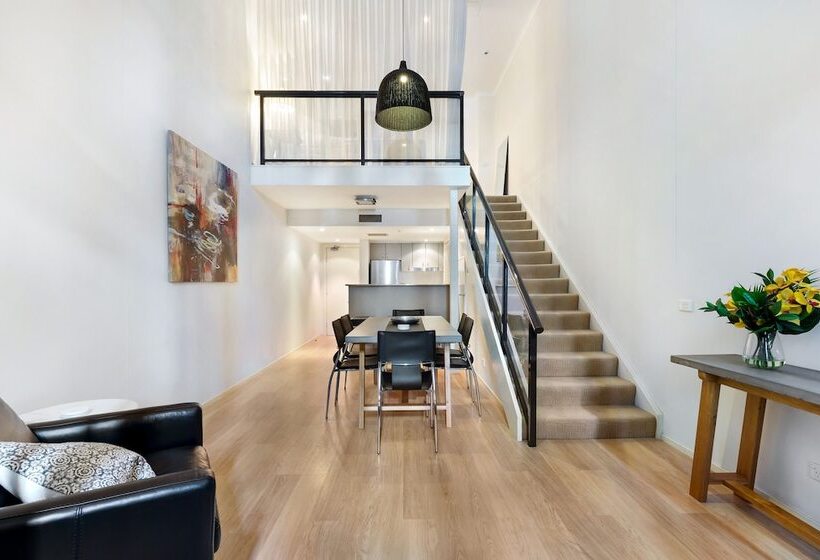 Surry Hills Modern One Bedroom Apartment  Goul