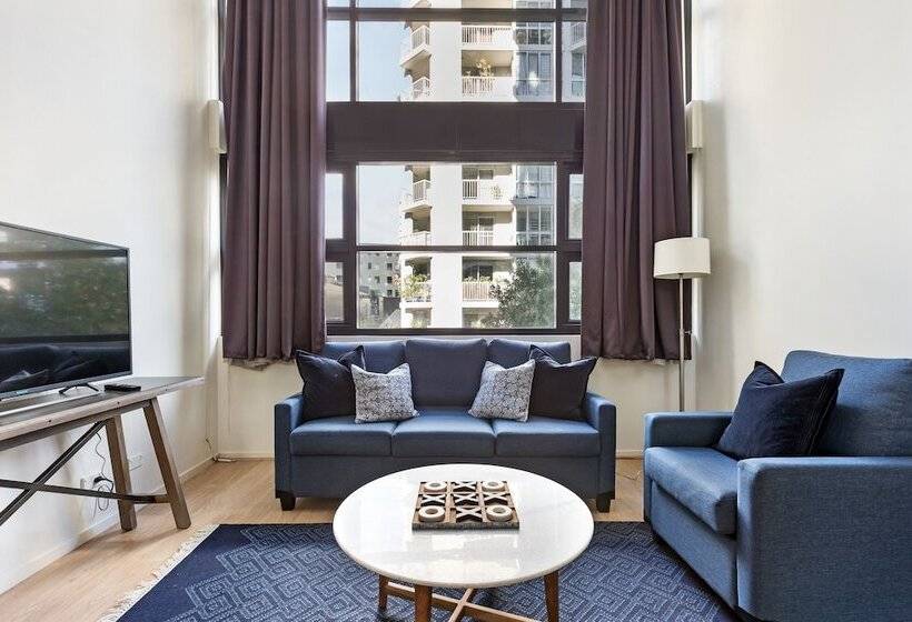 Surry Hills Modern One Bedroom Apartment  Goul