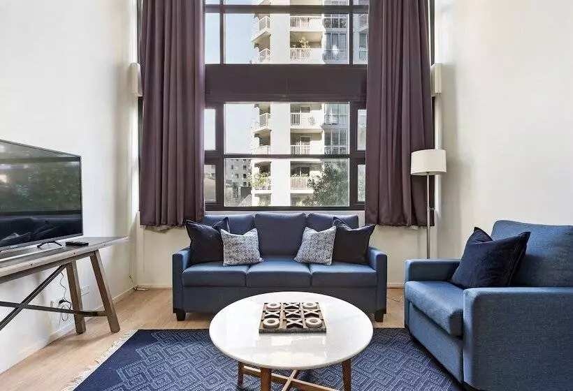 Surry Hills Modern One Bedroom Apartment  Goul