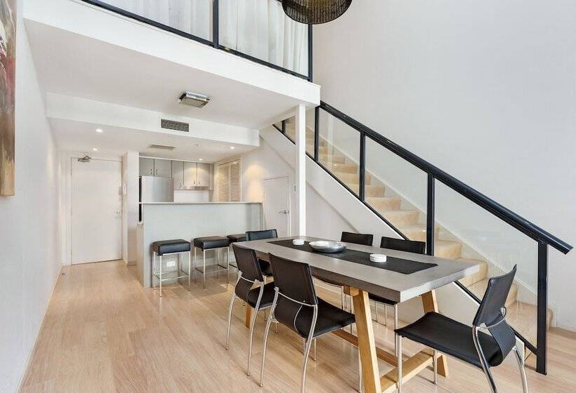 Surry Hills Modern One Bedroom Apartment  Goul