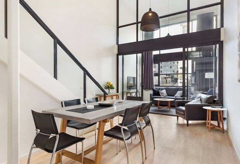 Surry Hills Modern One Bedroom Apartment  Goul