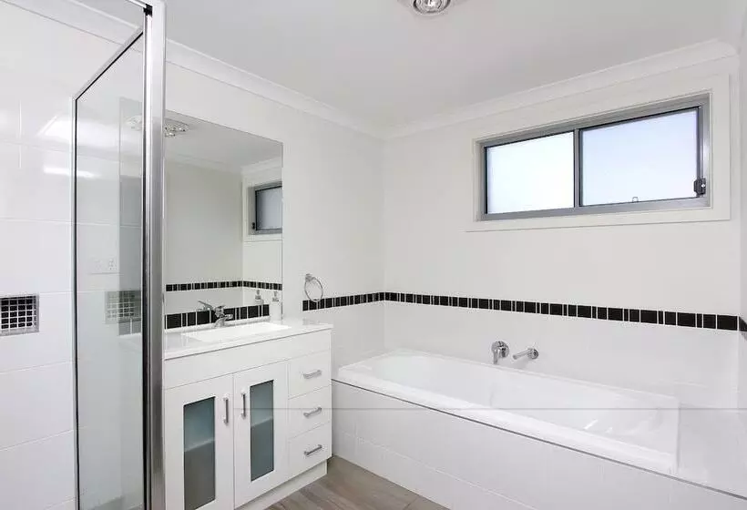 47 Anderson With Pool In Cowes