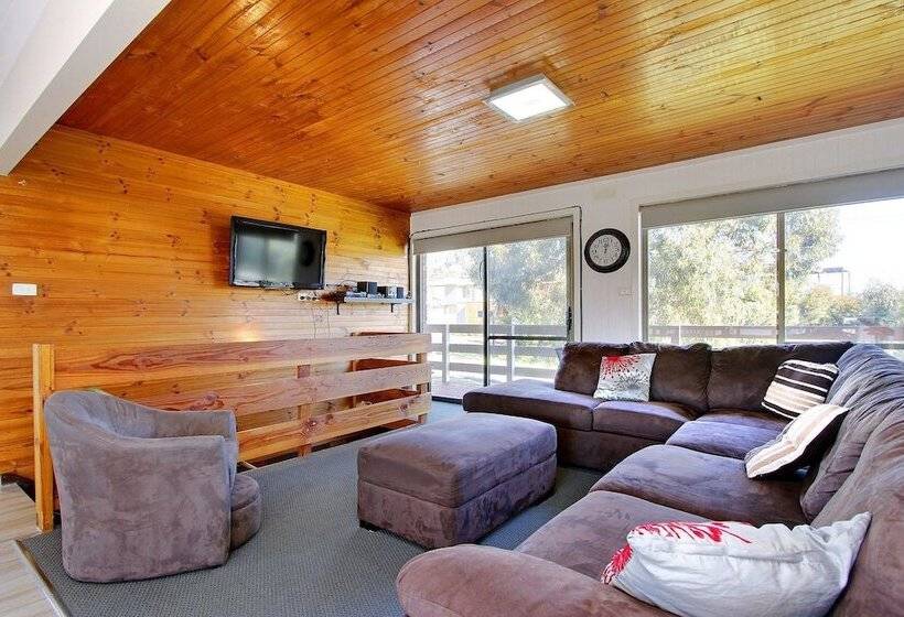 47 Anderson With Pool In Cowes