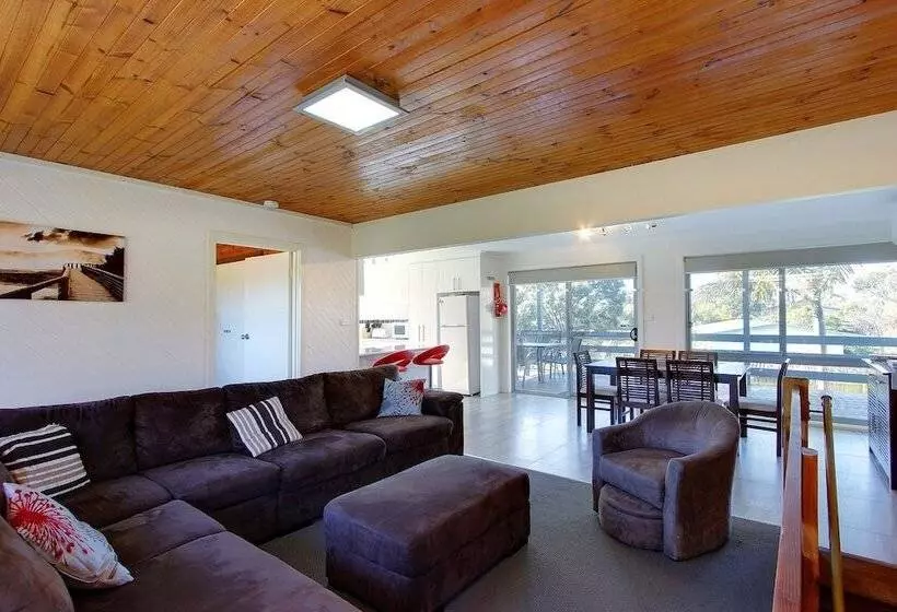 47 Anderson With Pool In Cowes