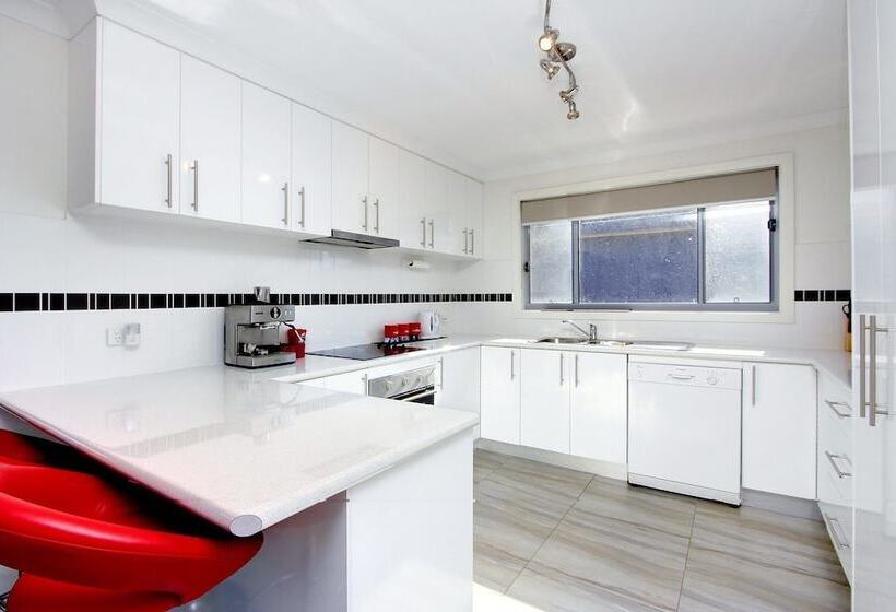 47 Anderson With Pool In Cowes