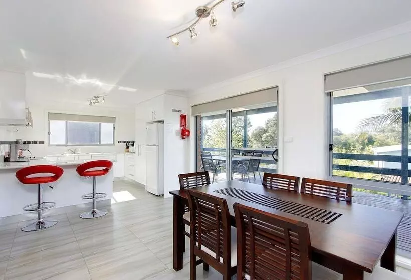 47 Anderson With Pool In Cowes