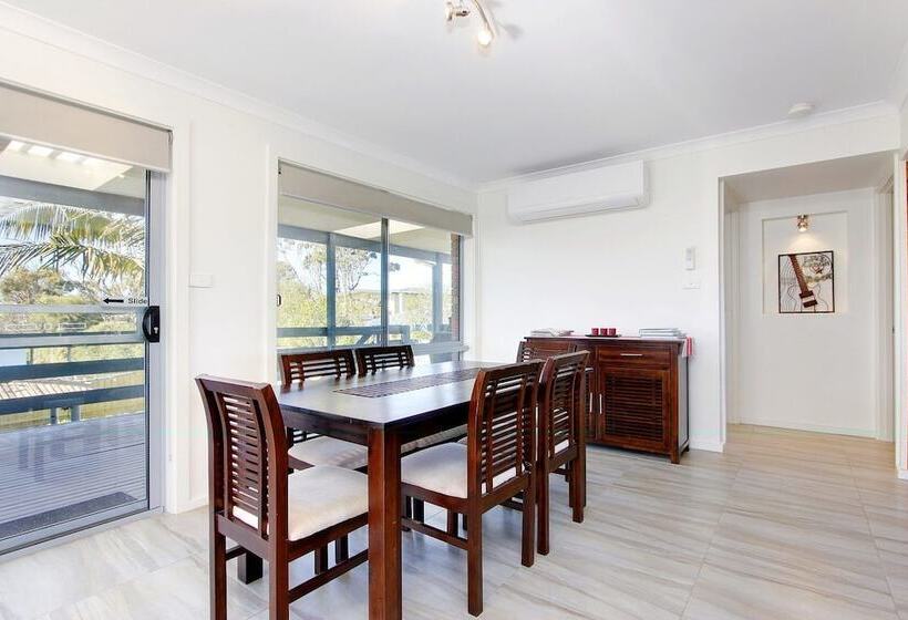 47 Anderson With Pool In Cowes