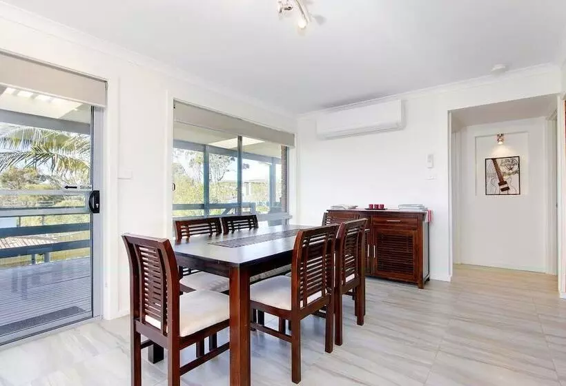 47 Anderson With Pool In Cowes