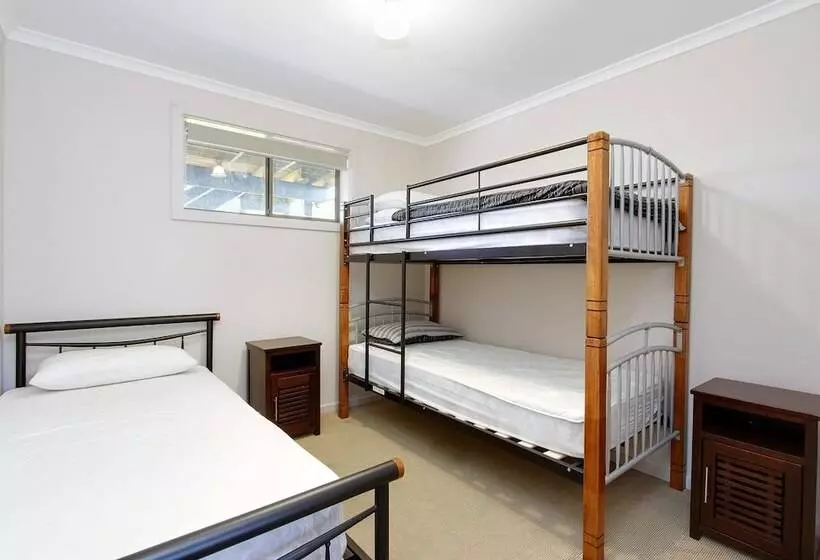 47 Anderson With Pool In Cowes