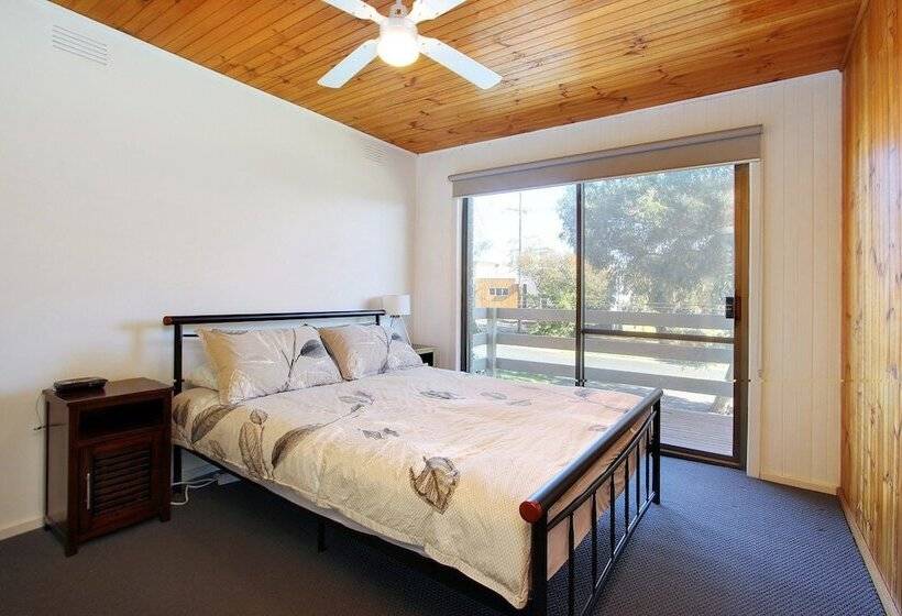 47 Anderson With Pool In Cowes