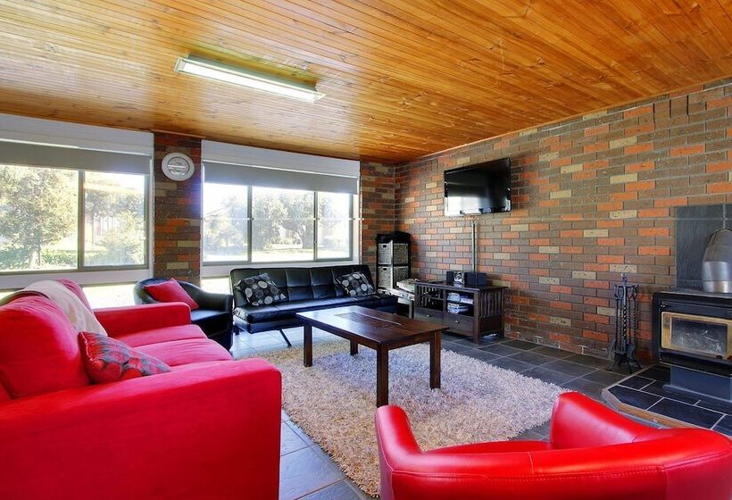 47 Anderson With Pool In Cowes