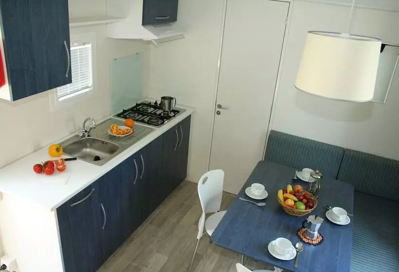 ホテル Happy Camp Mobile Homes In Castello Camping And Summer Resort