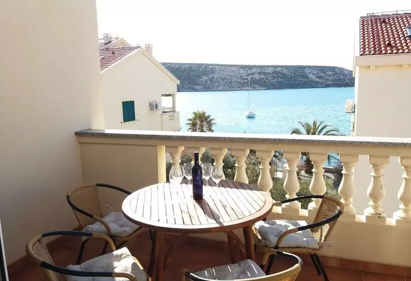 Apartments Next To The Sea Maris