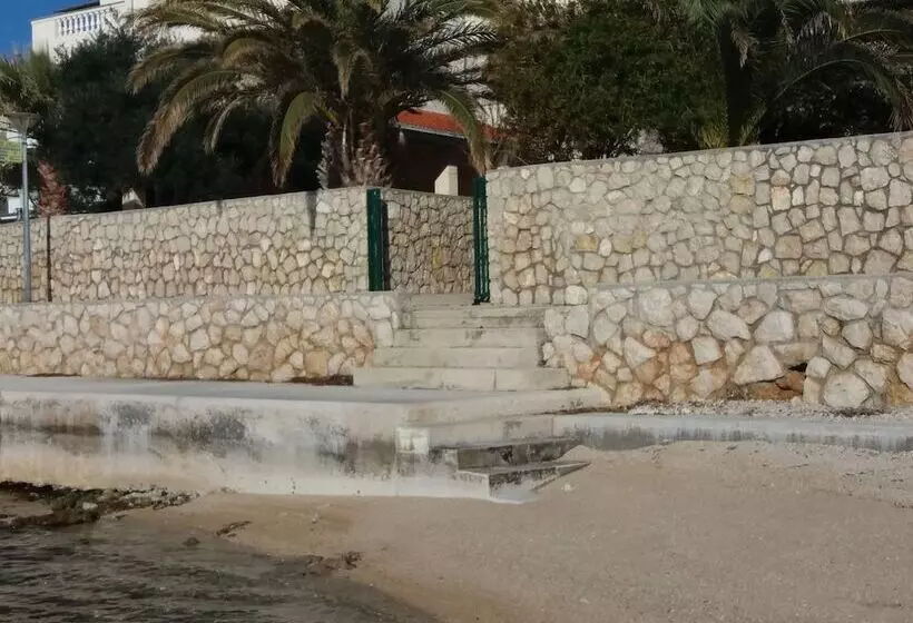 Apartments Next To The Sea Maris