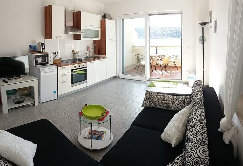 Apartments Next To The Sea Maris