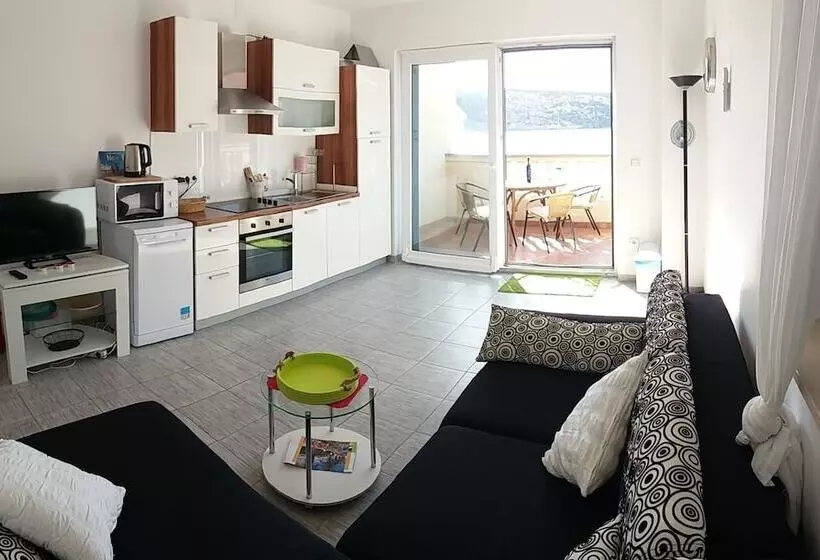 Apartments Next To The Sea Maris