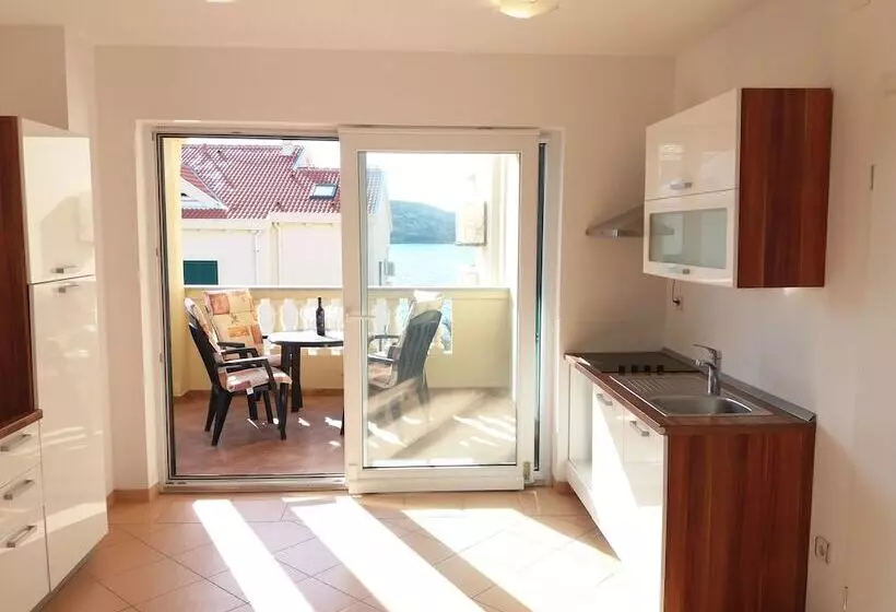 Apartments Next To The Sea Maris