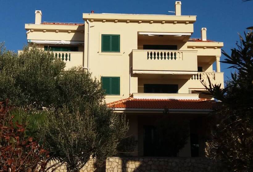 Apartments Next To The Sea Maris