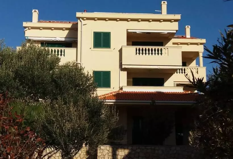 Apartments Next To The Sea Maris