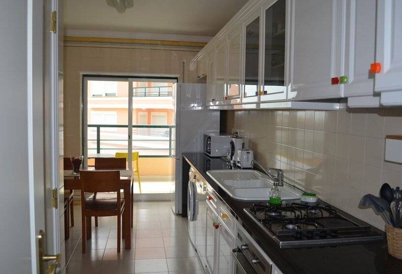 Cozy Apartment At Carcavelos Beach