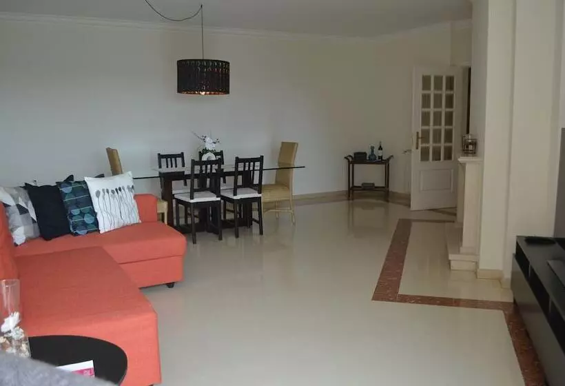 Cozy Apartment At Carcavelos Beach