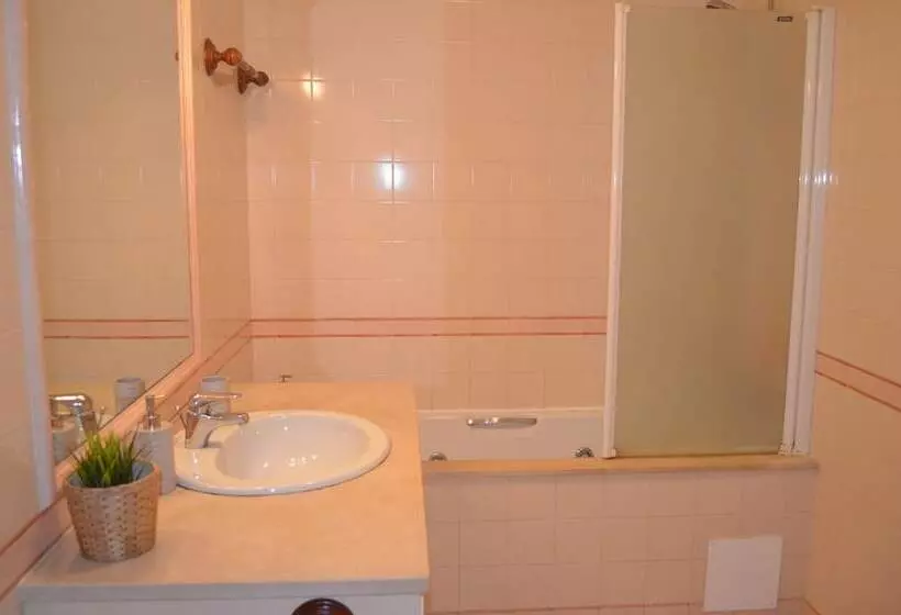 Cozy Apartment At Carcavelos Beach