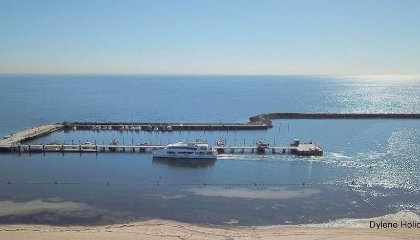 בית מלון כפרי Dylene Caravan Park   2 Br Family Cabin With Air