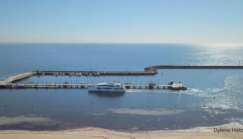 Hotelli Dylene Caravan Park   2 Br Family Cabin With Air