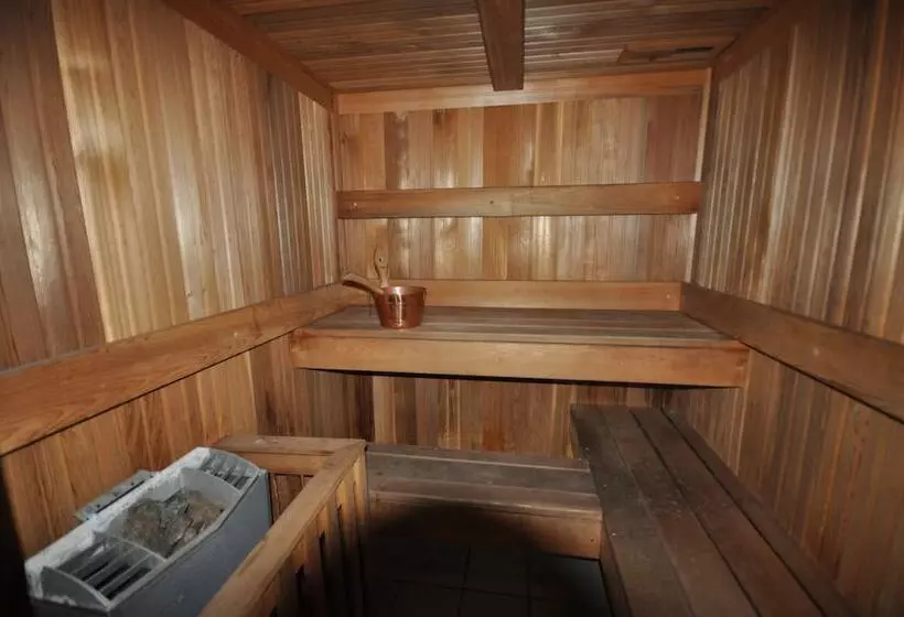 Hotelli Dylene Caravan Park   2 Br Family Cabin With Air