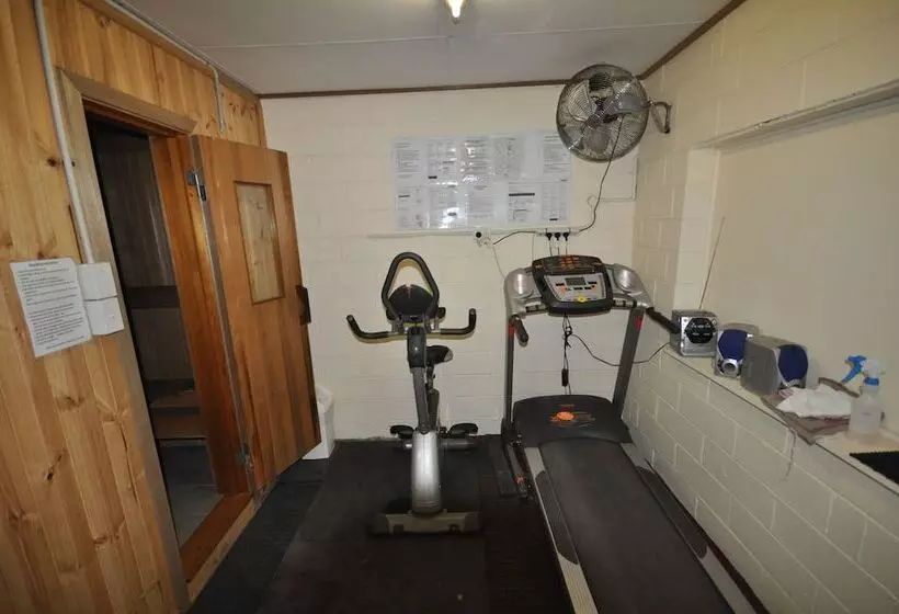 Hotelli Dylene Caravan Park   2 Br Family Cabin With Air