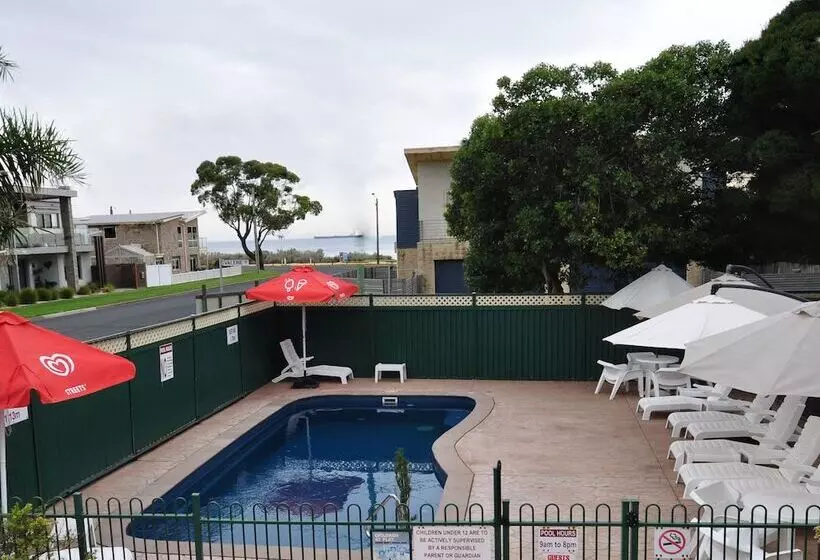 Hotelli Dylene Caravan Park   2 Br Family Cabin With Air