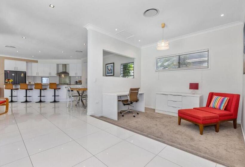 Splash House At Kingscliff   Pet Friendly With Pool