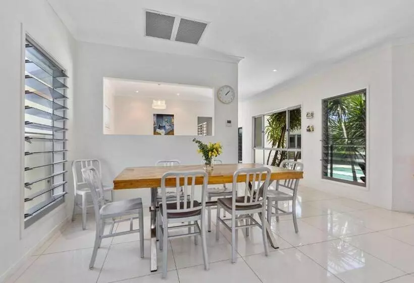 Splash House At Kingscliff   Pet Friendly With Pool