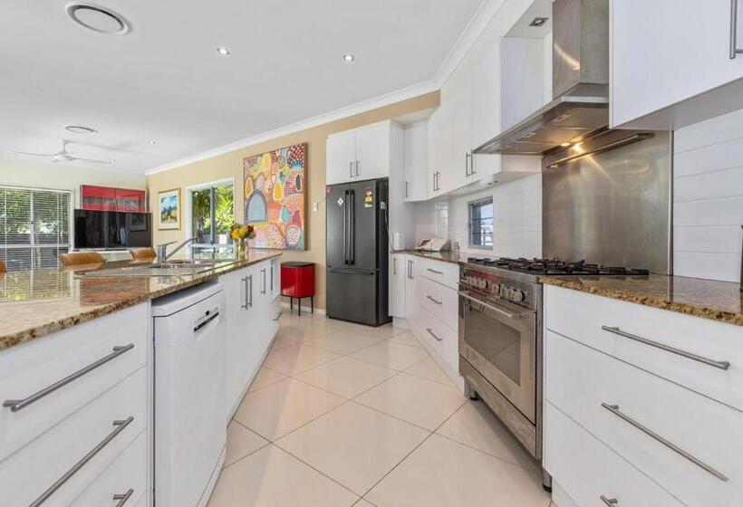 Splash House At Kingscliff   Pet Friendly With Pool