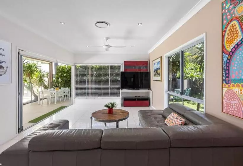 Splash House At Kingscliff   Pet Friendly With Pool