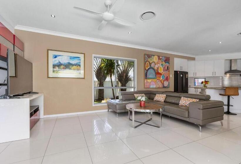 Splash House At Kingscliff   Pet Friendly With Pool