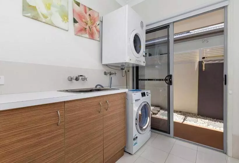 Splash House At Kingscliff   Pet Friendly With Pool