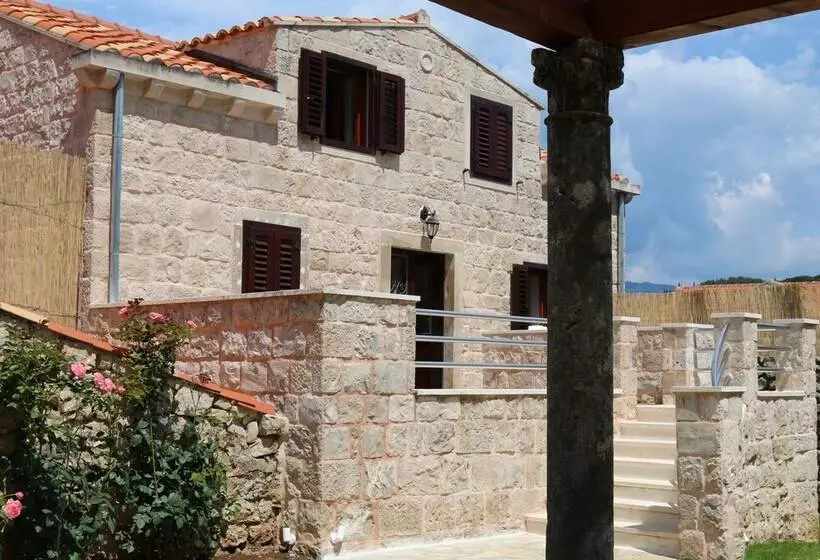 Villa Guardian