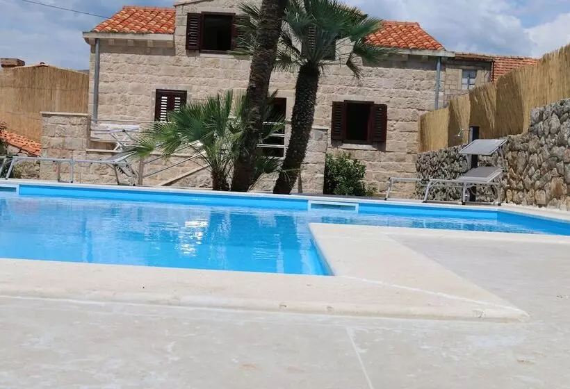 Villa Guardian