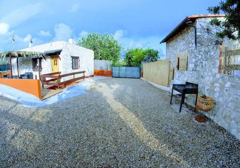 Bonito Chalet Con Piscina Cerca Del Mar