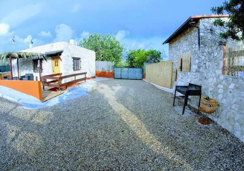 Bonito Chalet Con Piscina Cerca Del Mar