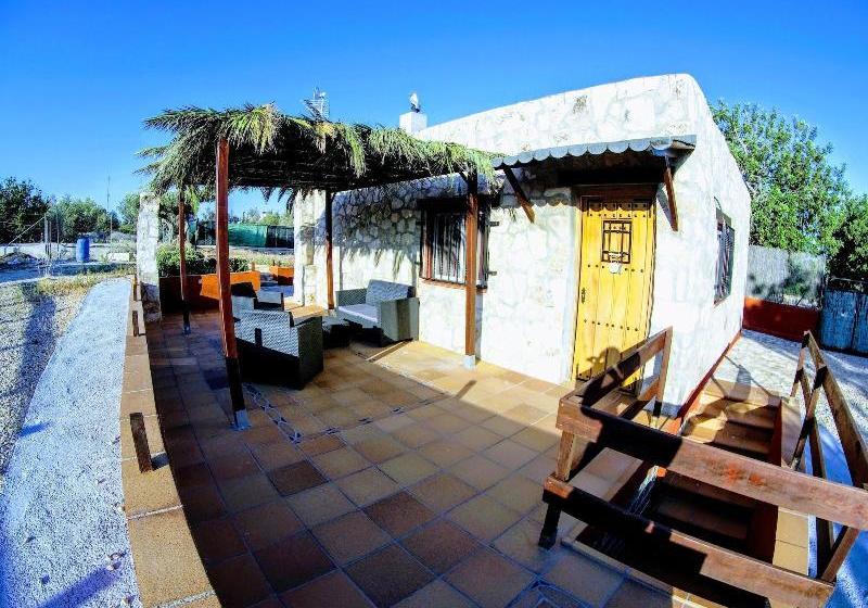 Bonito Chalet Con Piscina Cerca Del Mar