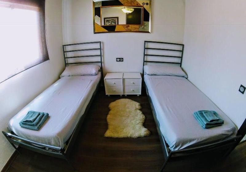 Bonito Chalet Con Piscina Cerca Del Mar