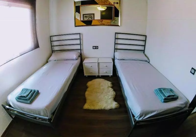 Bonito Chalet Con Piscina Cerca Del Mar