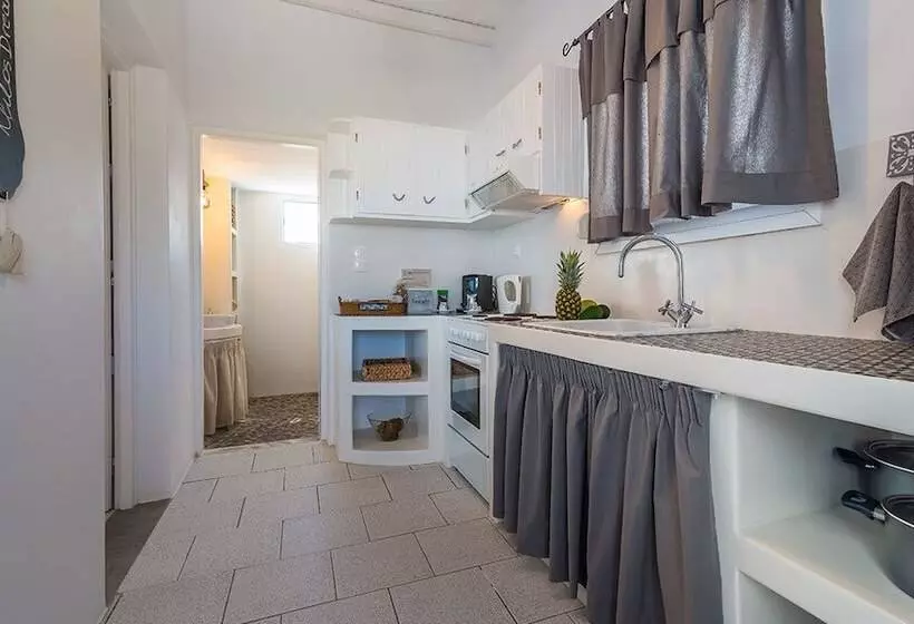 Mandrakia House