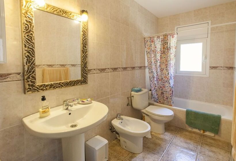 104678    Villa In Tamariu