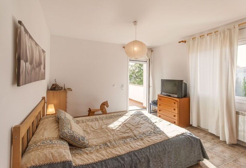 104678    Villa In Tamariu