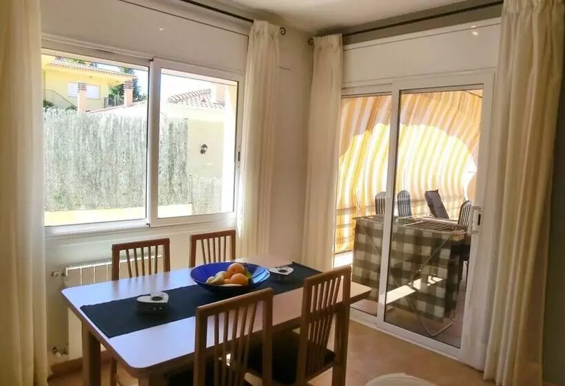 106163   Villa In Maçanet De La Selva