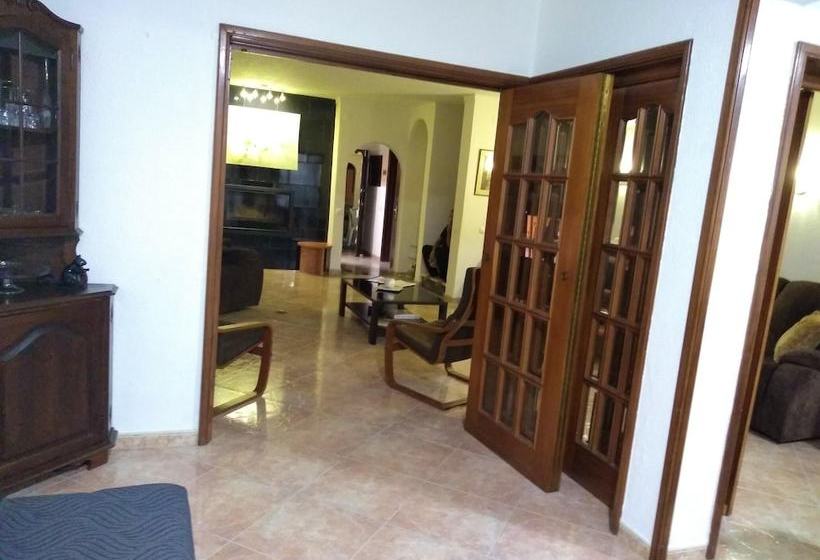 House With 4 Bedrooms In Corroios, With Pool Access, Enclosed Garden And Wifi 4 Km From The Beach