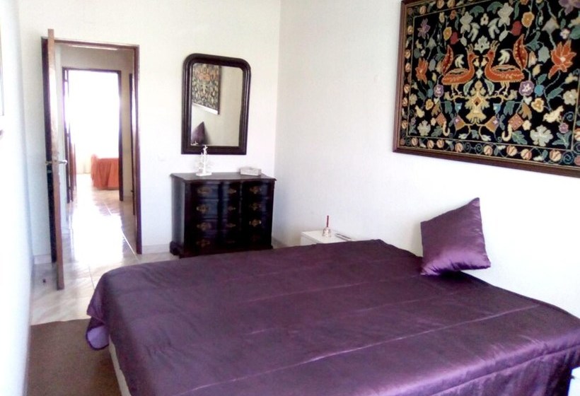 House With 4 Bedrooms In Corroios, With Pool Access, Enclosed Garden And Wifi 4 Km From The Beach